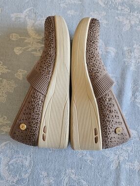 Skechers Martha Stewart Bedford  Gem Women's Slip-On Heeled sneakers Size 8
